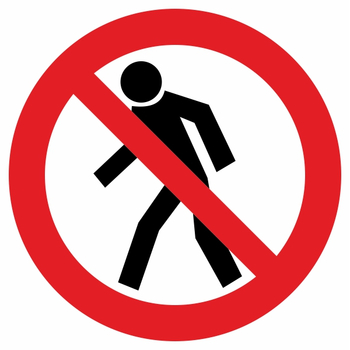 P03 проход запрещен (пластик, 700х700 мм) - Знаки безопасности - Знаки и таблички для строительных площадок - магазин "Охрана труда и Техника безопасности"